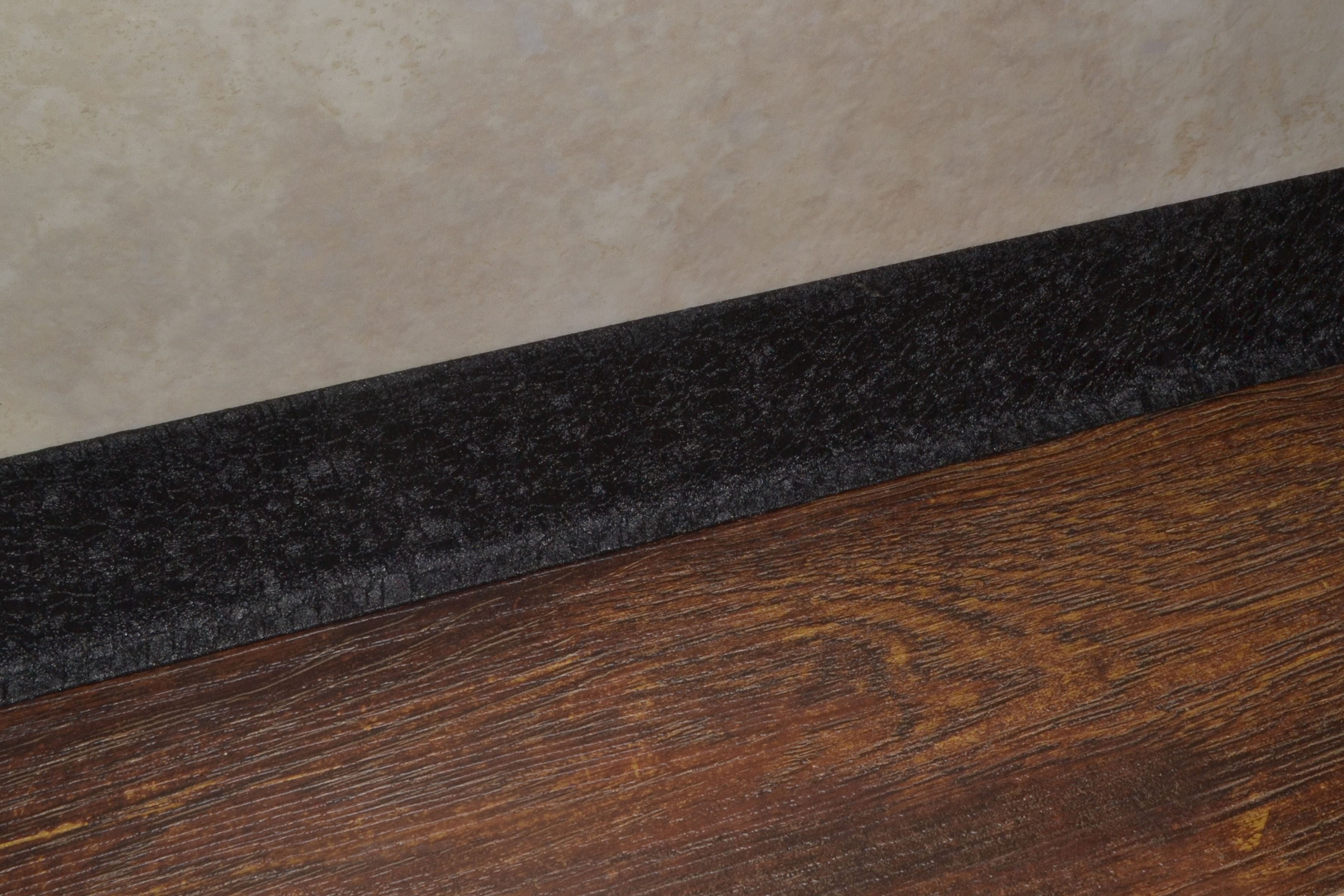 Плинтус алюминиевый L-образный текстура кожи черная (2500*11*60 мм) — купить в Туле